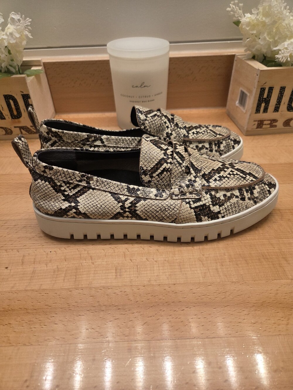 Vionic Uptown Loafers Ivory Multi Snakeskin Womens Size 9.5 Wide